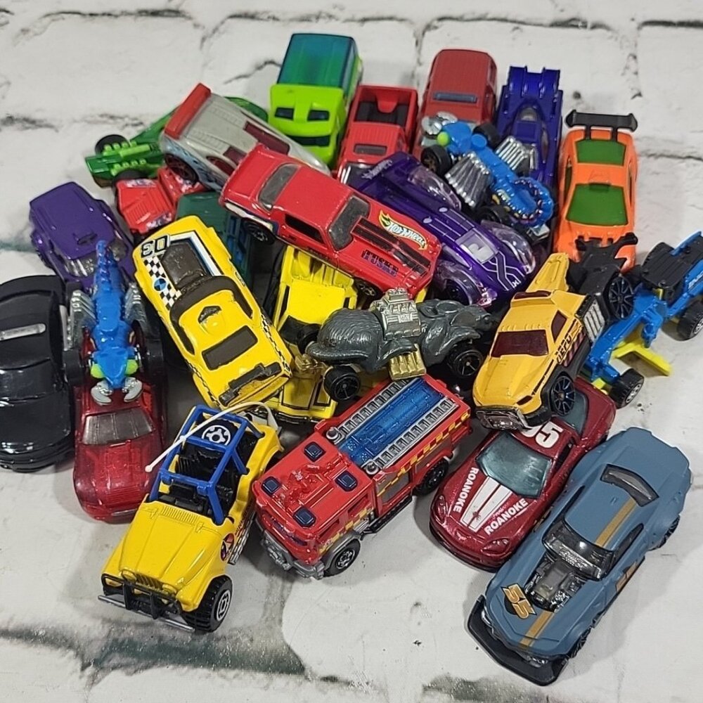 Hotwheels Cars Lot Of 28 Die-Cast Vehicles Rolling Figures